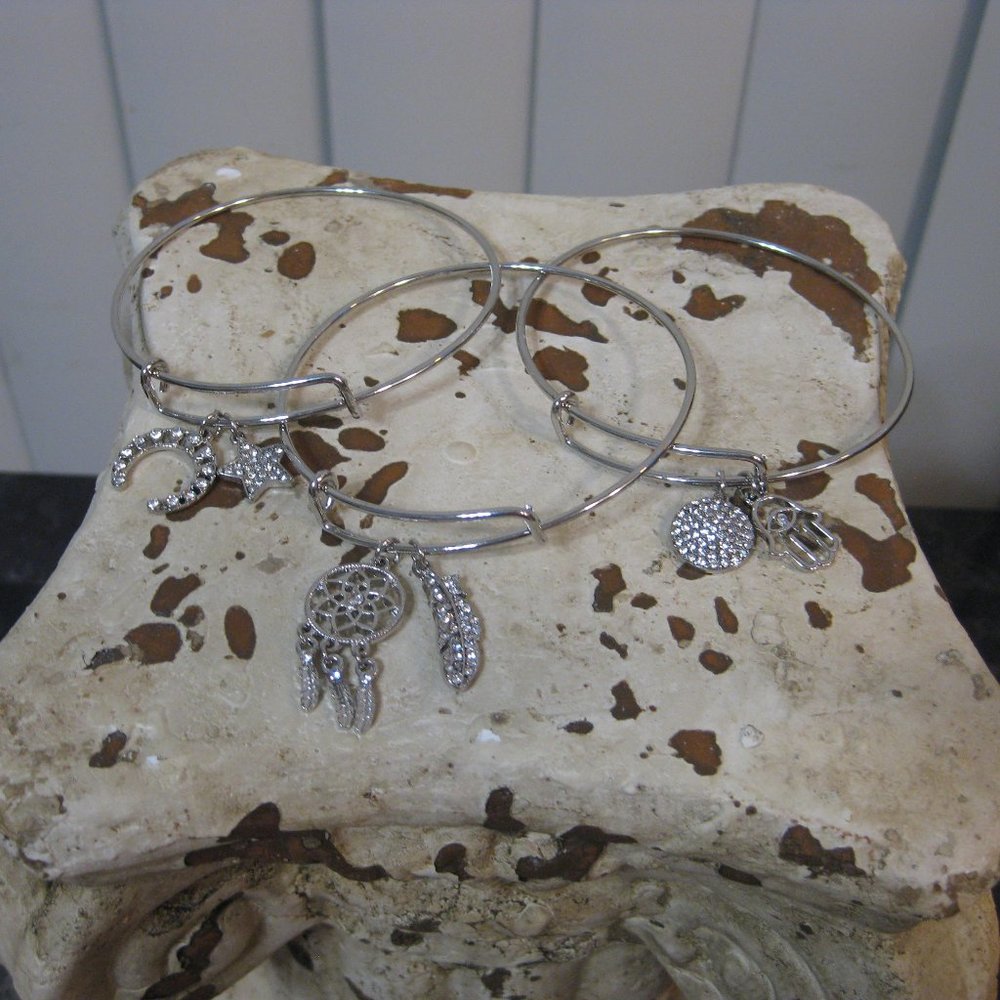 NWOT Guess silver rhinestone celestial charm bracelet bangle set - Picture 2 of 3